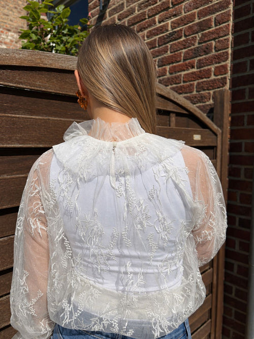 Blouse blanche en tulle et dentelle